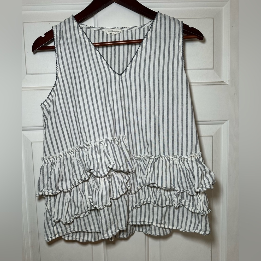 Jennifer & Grace Off white & Black  Stripe‎ Ruffle Tank Top Size Small.